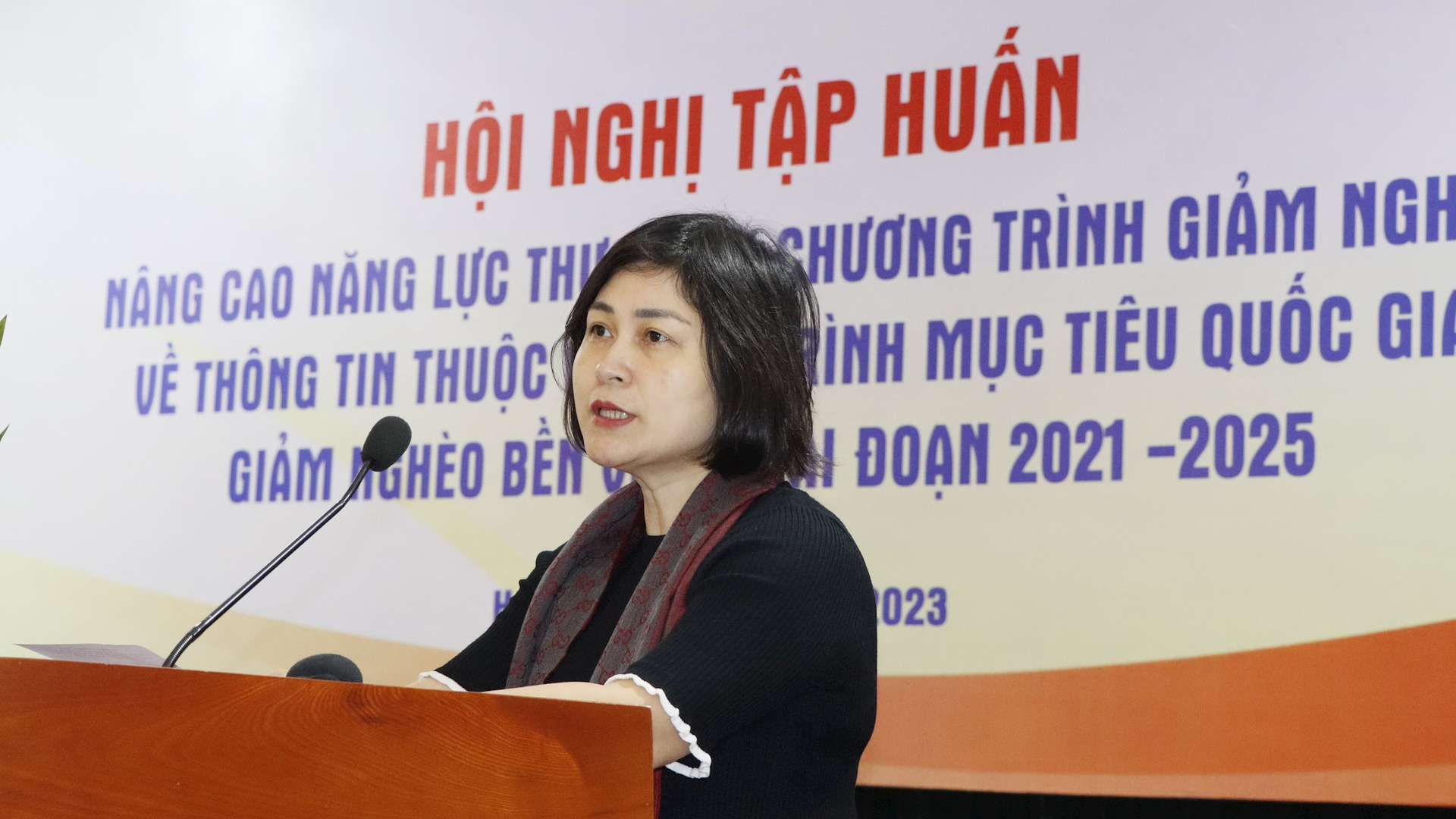 Bà Nguyễn Minh Hằng - Phó Vụ trưởng Vụ Pháp chế, Bộ Thông tin và Truyền thông phát biểu khai mạc Hội nghị
