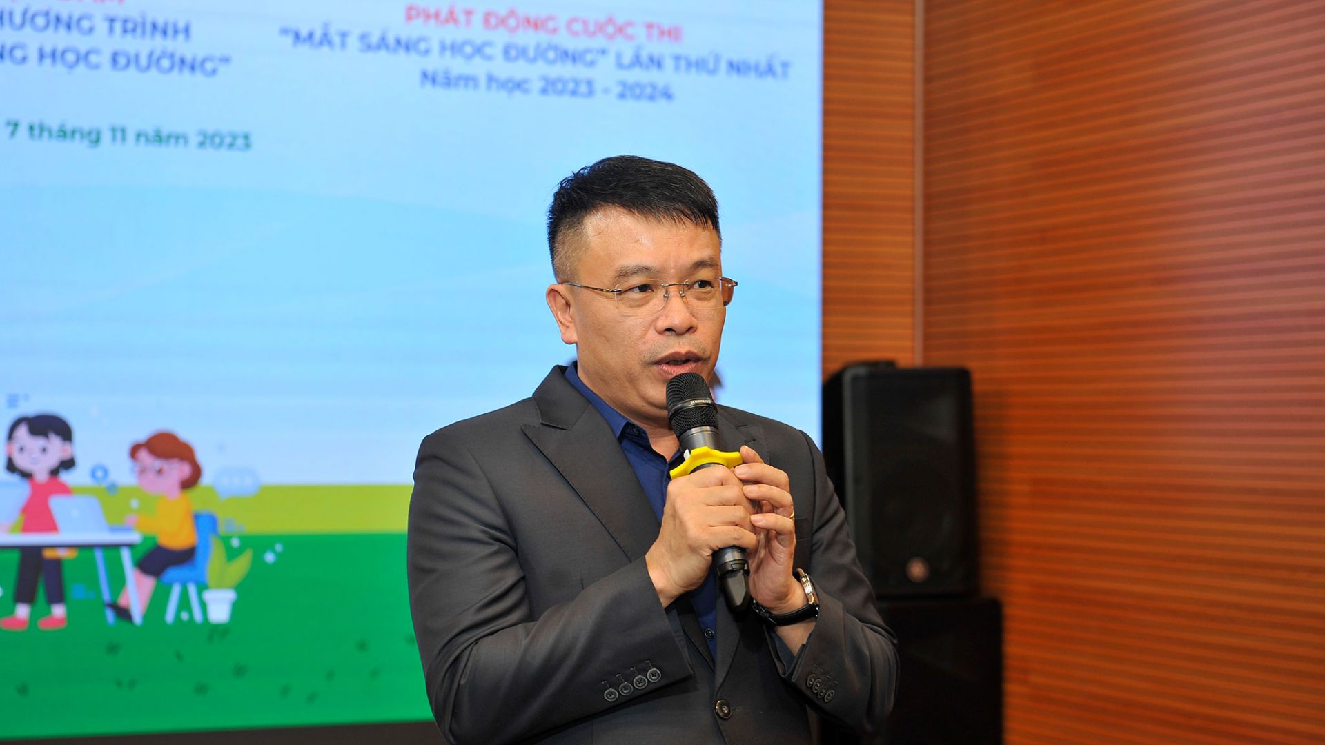 Nhà báo Nguyễn Phan Khuê – Tổng biên tập Báo TNTP và NĐ phát biểu trong Lễ ký kết – Tọa đàm – Phát động cuộc thi