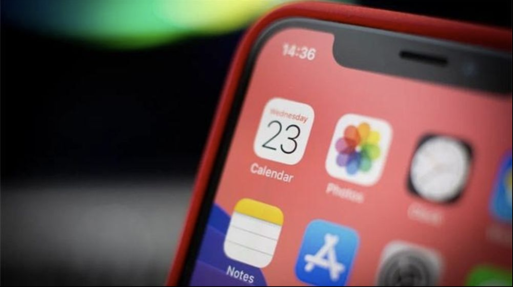 Nhiều người dùng iPhone có thói quen xóa ảnh, video khi điện thoại báo dung lượng đầy.