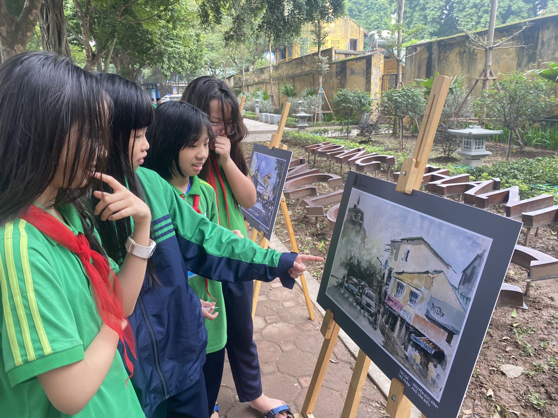 Học sinh trường THCS Nguyễn Tri Phương đã có một buổi trải nghiệm bổ ích, biết thêm nhiều kiến thức về thủ đô.