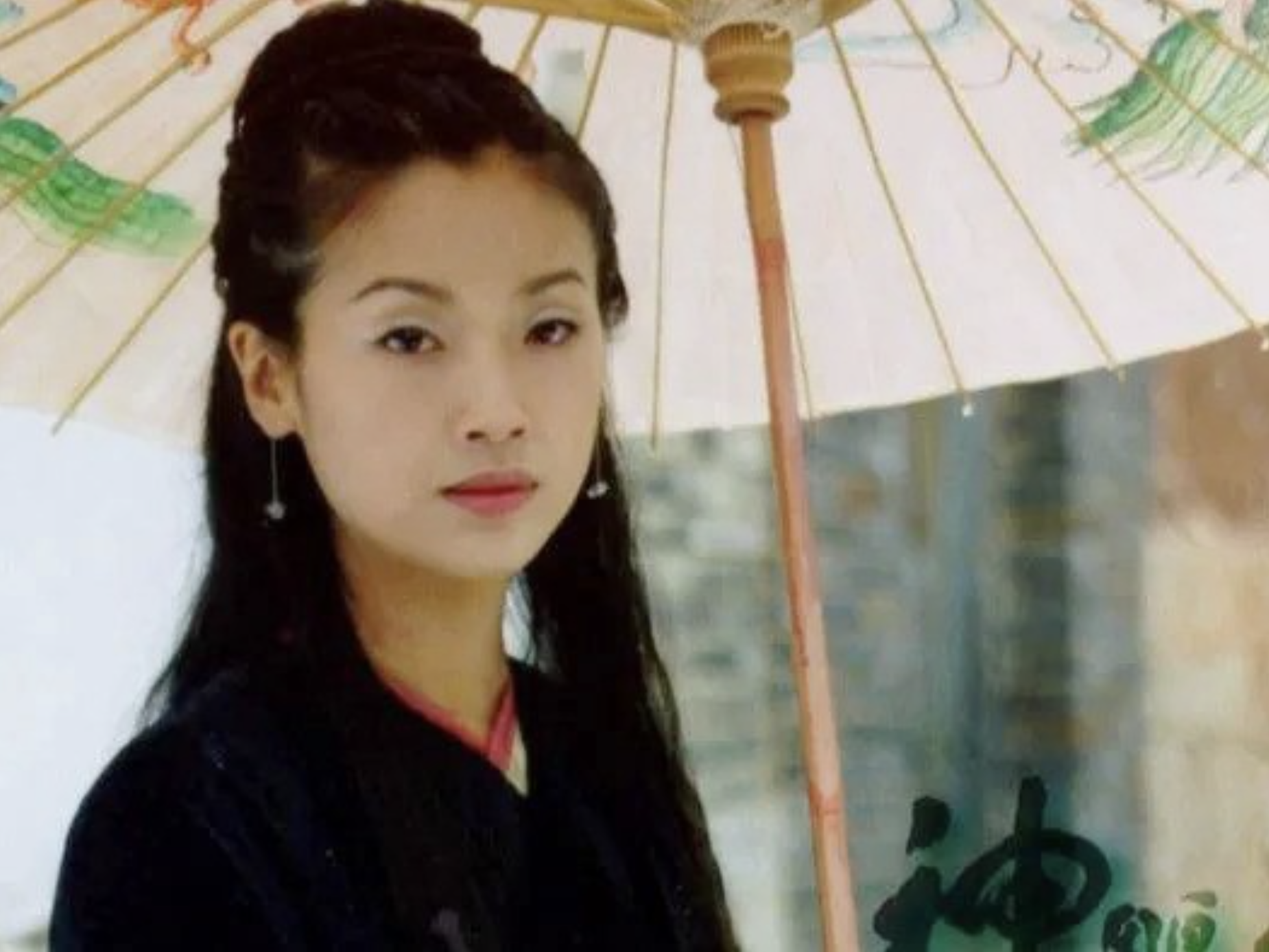 Tiểu Long Nữ trong phiên bản phim 1998 do Ngô Thanh Liên thể hiện.