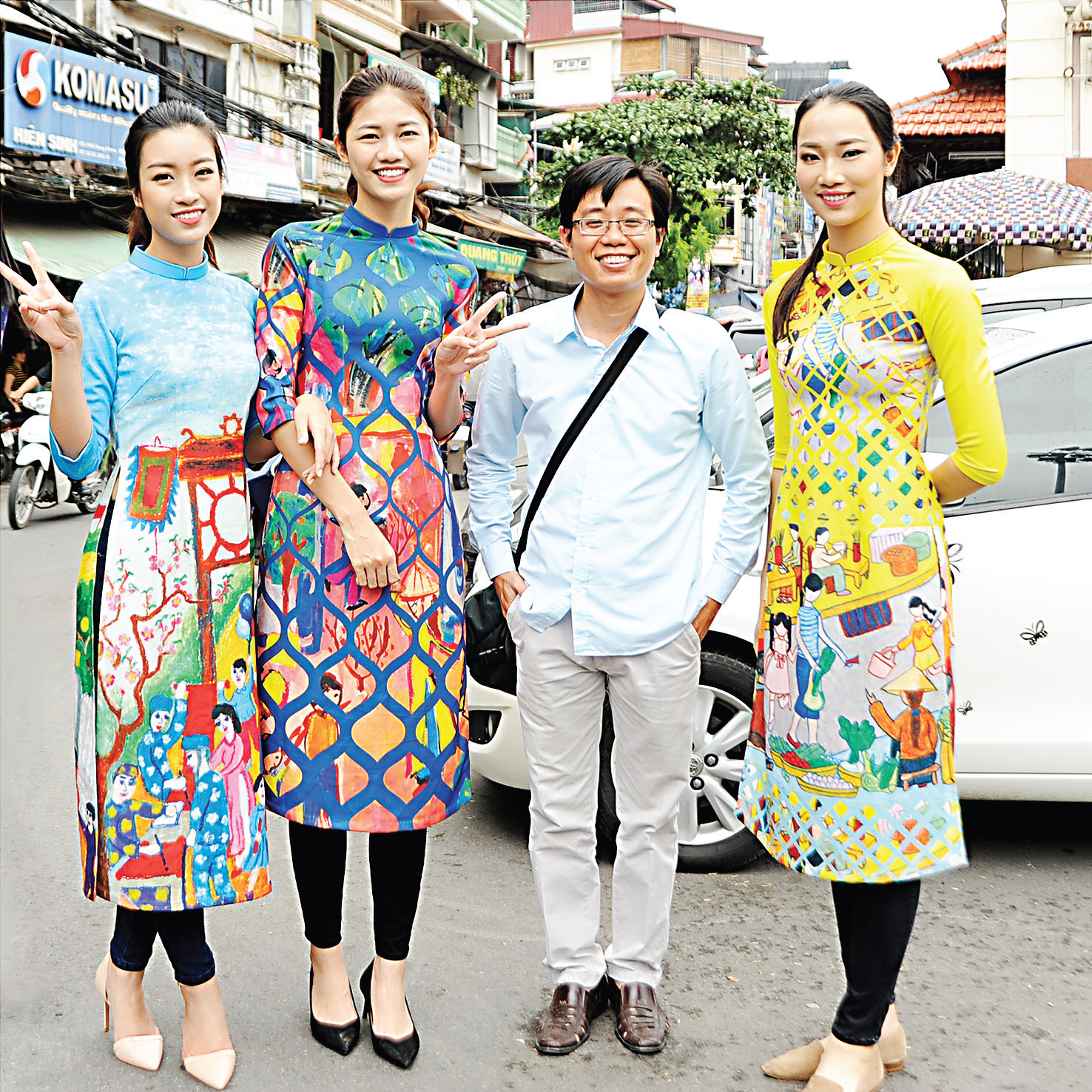Phóng viên ảnh
báo TNTP&NĐ
lọt thỏm giữa
những hoa hậu
Việt Nam.
