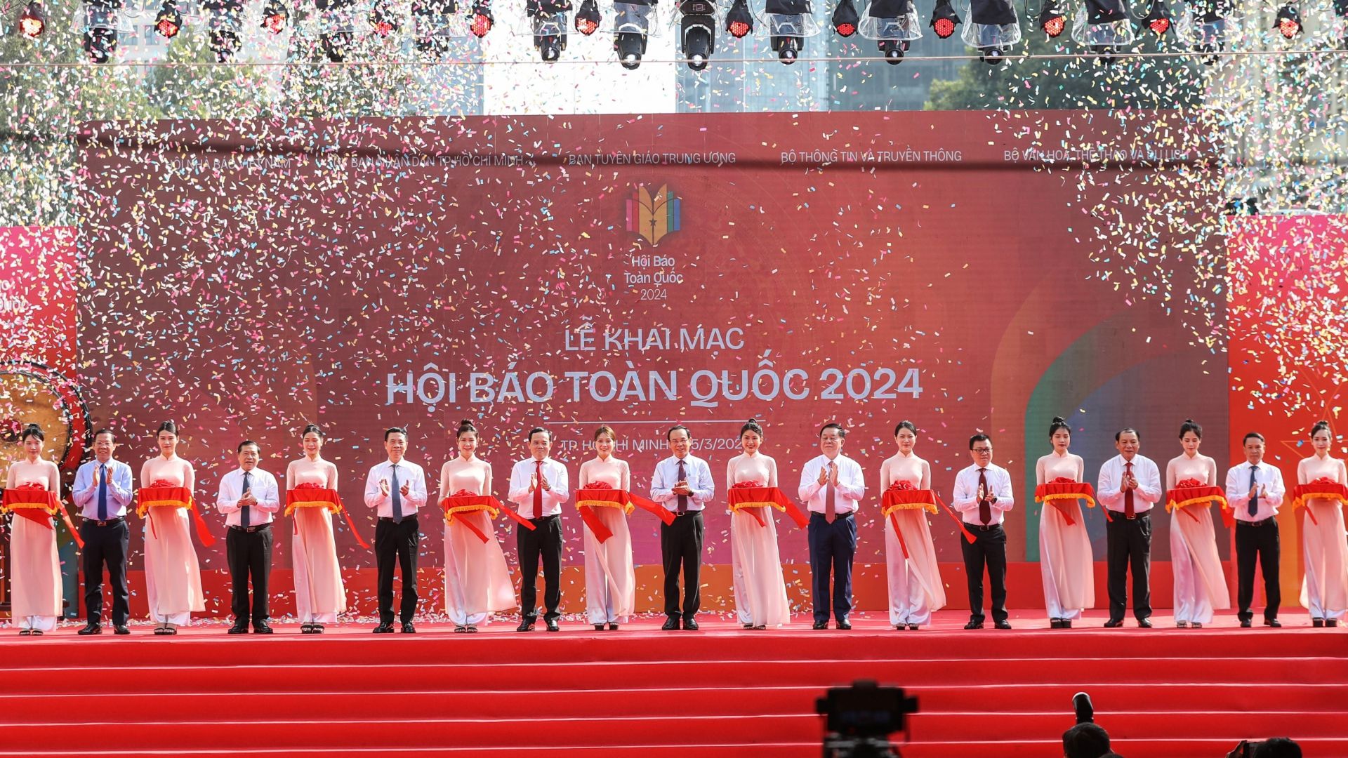 Lãnh đạo Đảng, Nhà nước thực hiện nghi lễ cắt băng khai mạc Hội Báo 2024