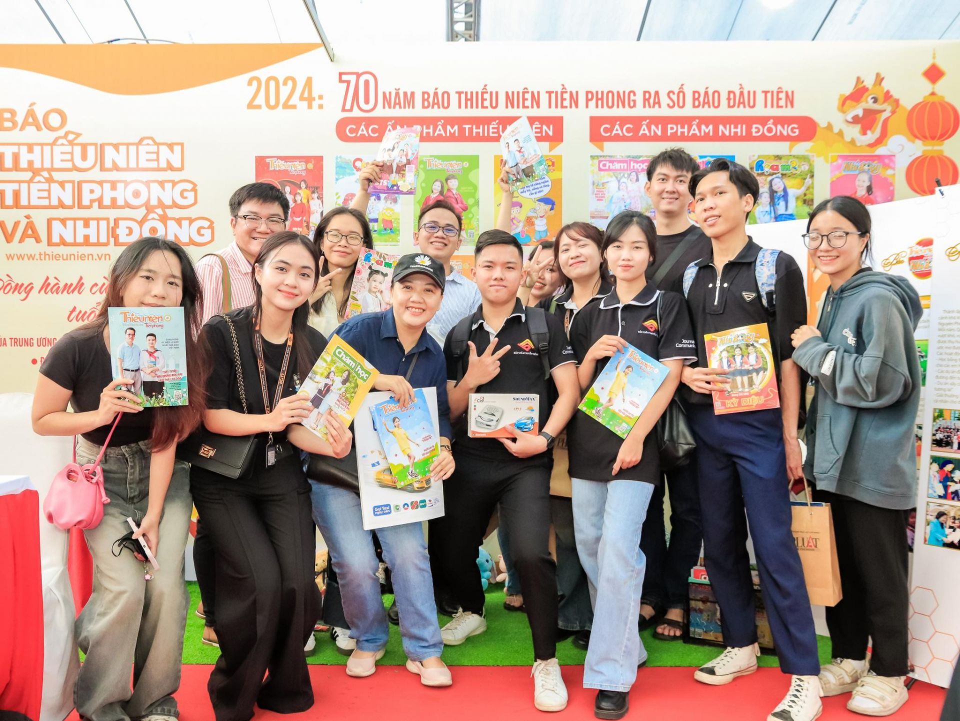 Gian trưng bày của báo Đội cũng thu hút sự quan tâm của các bạn sinh viên theo học ngành Báo chí trên địa bàn TP. Hồ Chí Minh.