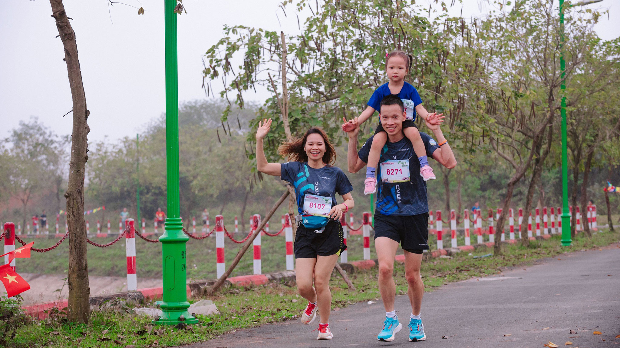 Các gia đình trẻ cùng nhau tham gia đường chạy Fun Run