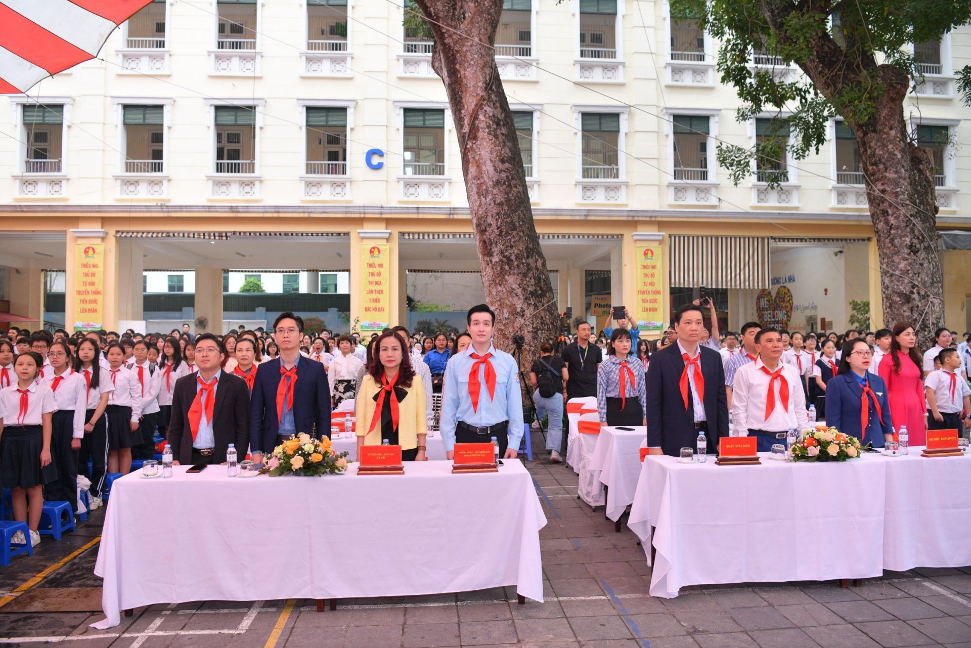 Các đại biểu tham dự ngày hội của trường THCS Trưng Vương.