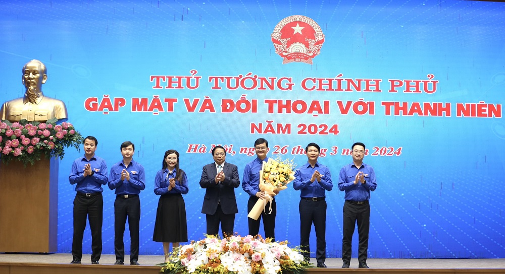 Thủ tướng Phạm Minh Chính tặng hoa chúc mừng nhân Kỷ niệm 93 năm Ngày thành lập Đoàn TNCS Hồ Chí Minh