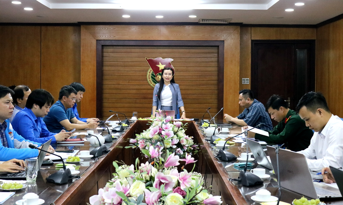 Chị Nguyễn Phạm DuyTrang phát biểu định hướng các nội dung làm việc