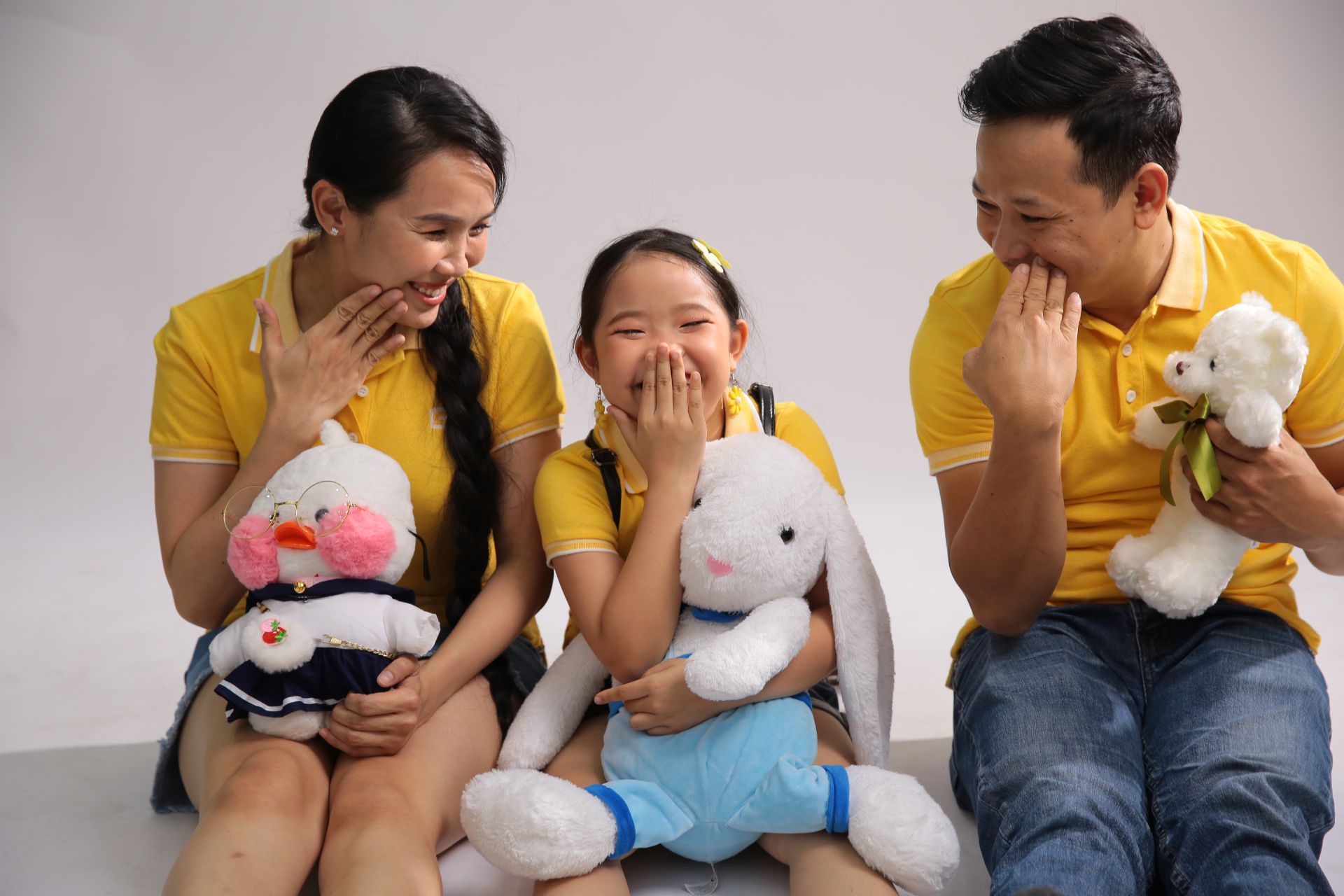 Bạn Phan Vũ Lan Anh xứng đáng giành giải Nhì với bức ảnh tràn ngập niềm vui cùng ba mẹ. 