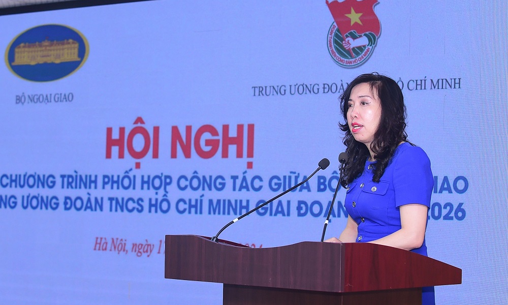 Đồng chí Lê Thị Thu Hằng, Thứ trưởng, Chủ nhiệm Ủy ban nhà nước về người Việt Nam ở nước ngoài, Bộ Ngoại giao phát biểu tại Hội nghị
