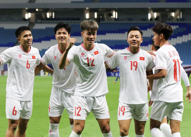 U23 Việt Nam đã chính thức giành vé vào tứ kết sau khi Uzbekistan hạ Kuwait