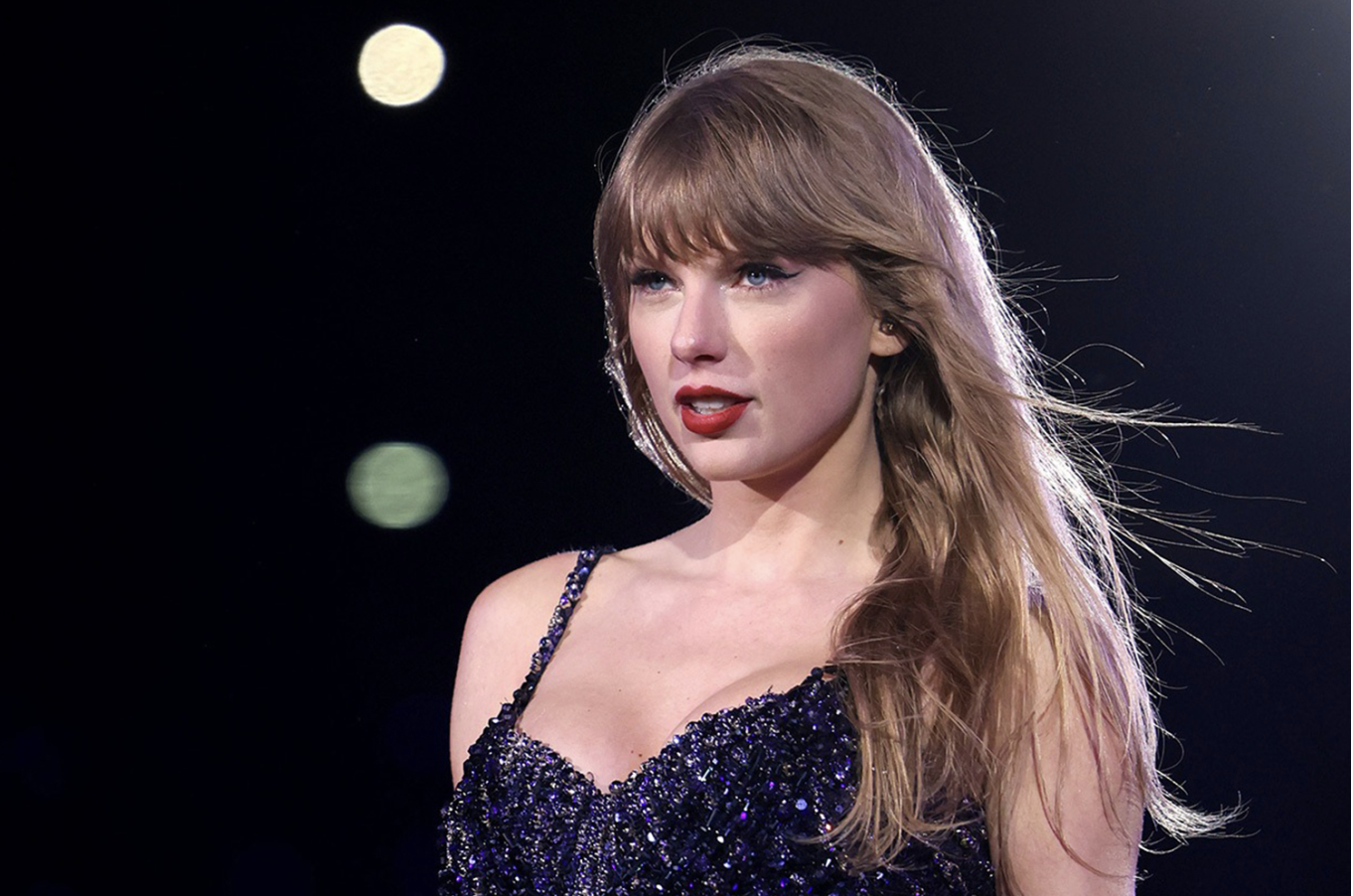 Taylor Swift tiếp tục phá hàng loạt kỷ lục âm nhạc