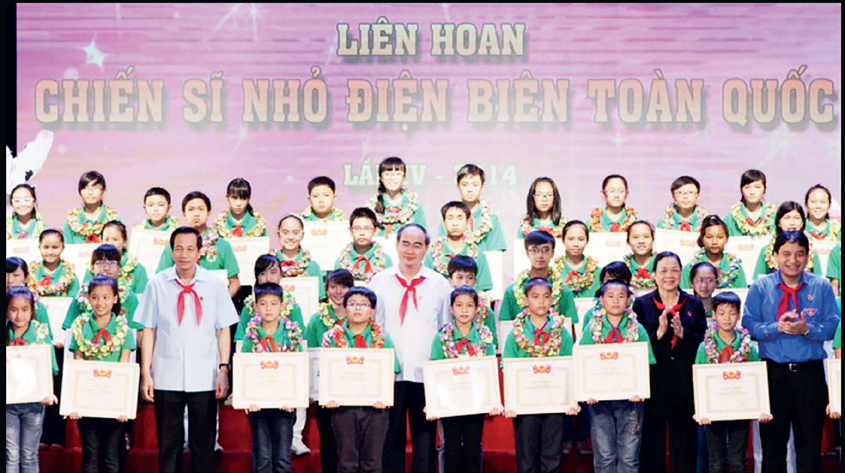 Lãnh đạo Đảng, Nhà nước và Ban Bí thư T.Ư Đoàn vinh danh các “Chiến sĩ nhỏ Điện Biên” tại Liên hoan toàn quốc lần thứ IV - năm 2014.