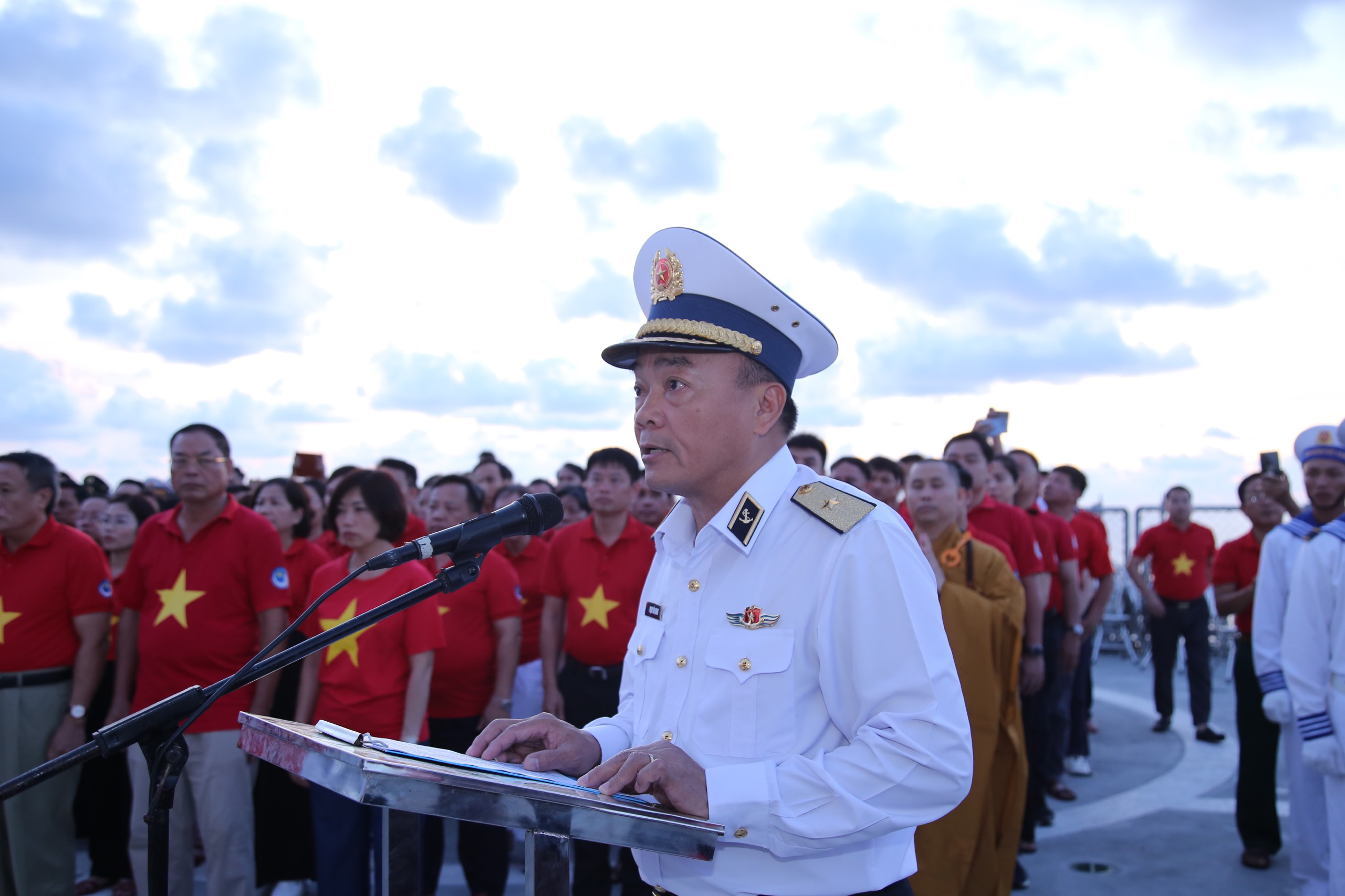 Chuẩn Đô đốc Phạm Văn Quang nhắc lại sự hy sinh anh dũng của 64 cán bộ, chiến sĩ Gạc Ma anh hùng tại buổi tưởng niệm
