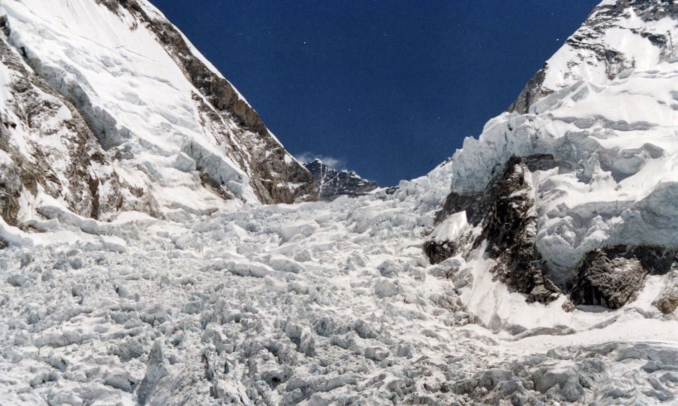 Thác băng trên đỉnh Everest đang nguy hiểm hơn
