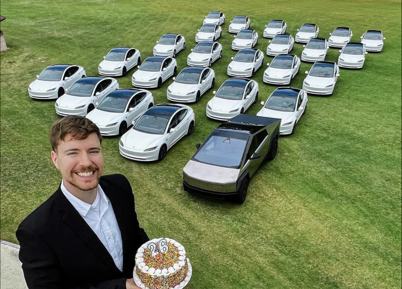 MrBeast tổ chức sinh nhật độc đáo, tặng 26 xe hơi cho người hâm mộ