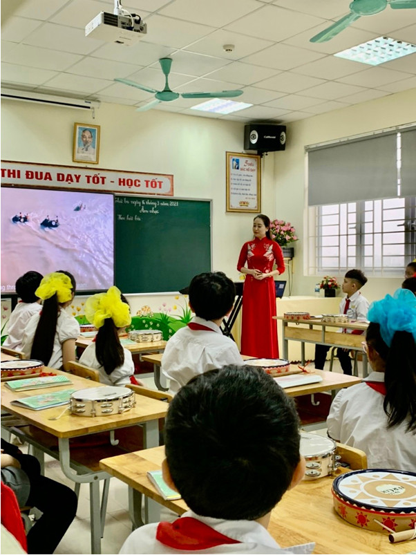 Cô Thúy Hà là tấm gương tận tụy với nghề giáo tại trường Tiểu học Tân Mai.