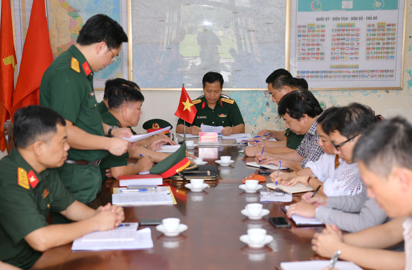 Cuộc họp công tác chuẩn bị giữa báo Thiếu niên Tiền phong và Nhi đồng và trường Sĩ quan Lục quân 1.