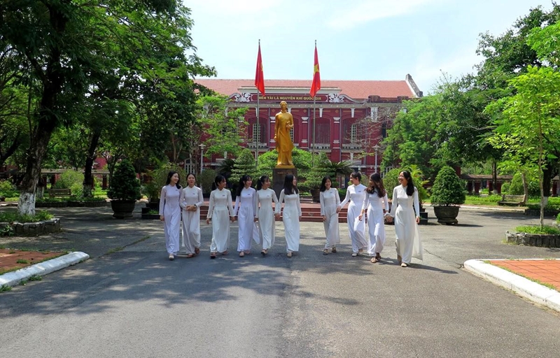 Trường Quốc học Huế - nơi Bác Hồ đã học.