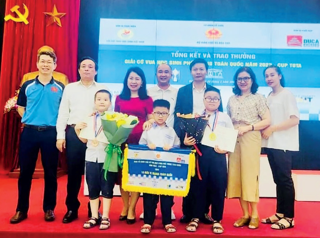Học sinh trường Nguyễn Lương Bằng xuất sắc gặt hái thành công tại các giải Cờ vua cấp thành phố và cấp quốc gia.