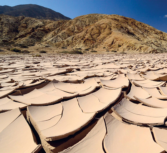 Sa mạc Atacama (Chile)
là nơi khô nhất thế giới với
lượng mưa trung bình hàng
năm dưới… 1 mm.