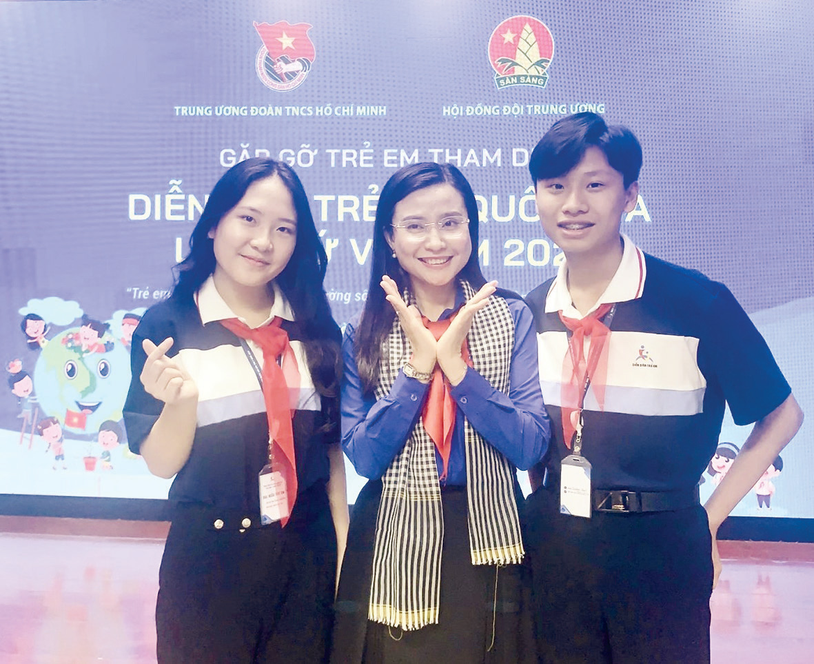 Minh Ánh tham dự Diễn đàn trẻ em quốc gia.