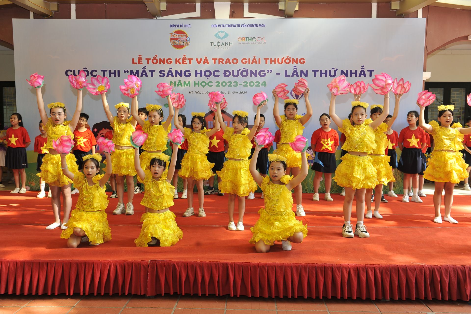 Tiết mục văn nghệ chào mừng của các bạn học sinh Tiểu học Lê Ngọc Hân, quận Hai Bà Trưng, Hà Nội.