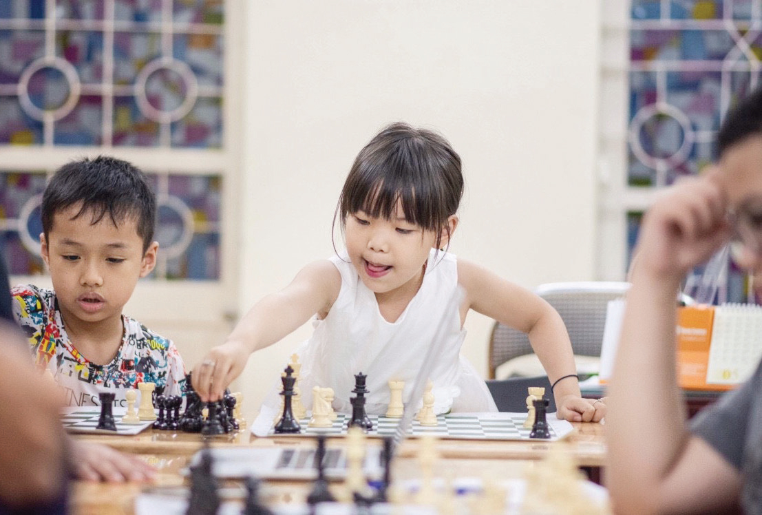 Minh Anh tập
chơi cờ lúc 5 tuổi.