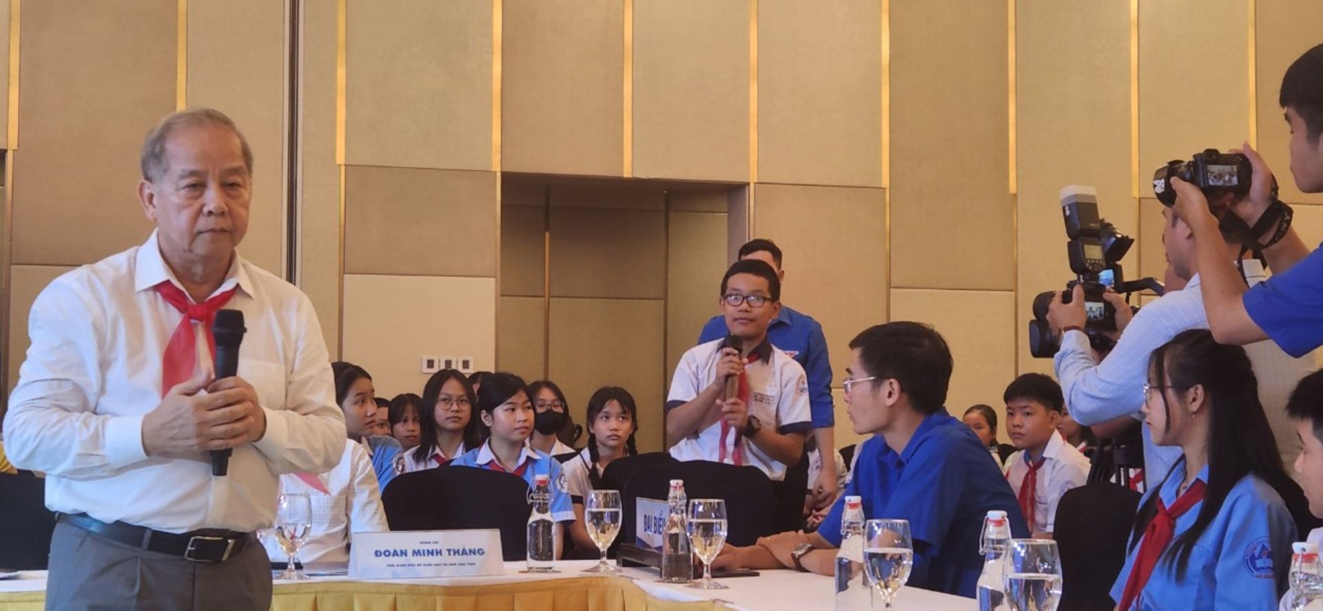 Phó Bí thư Thường trực Tỉnh ủy Phan Ngọc Thọ phát biểu tại chương trình gặp mặt.