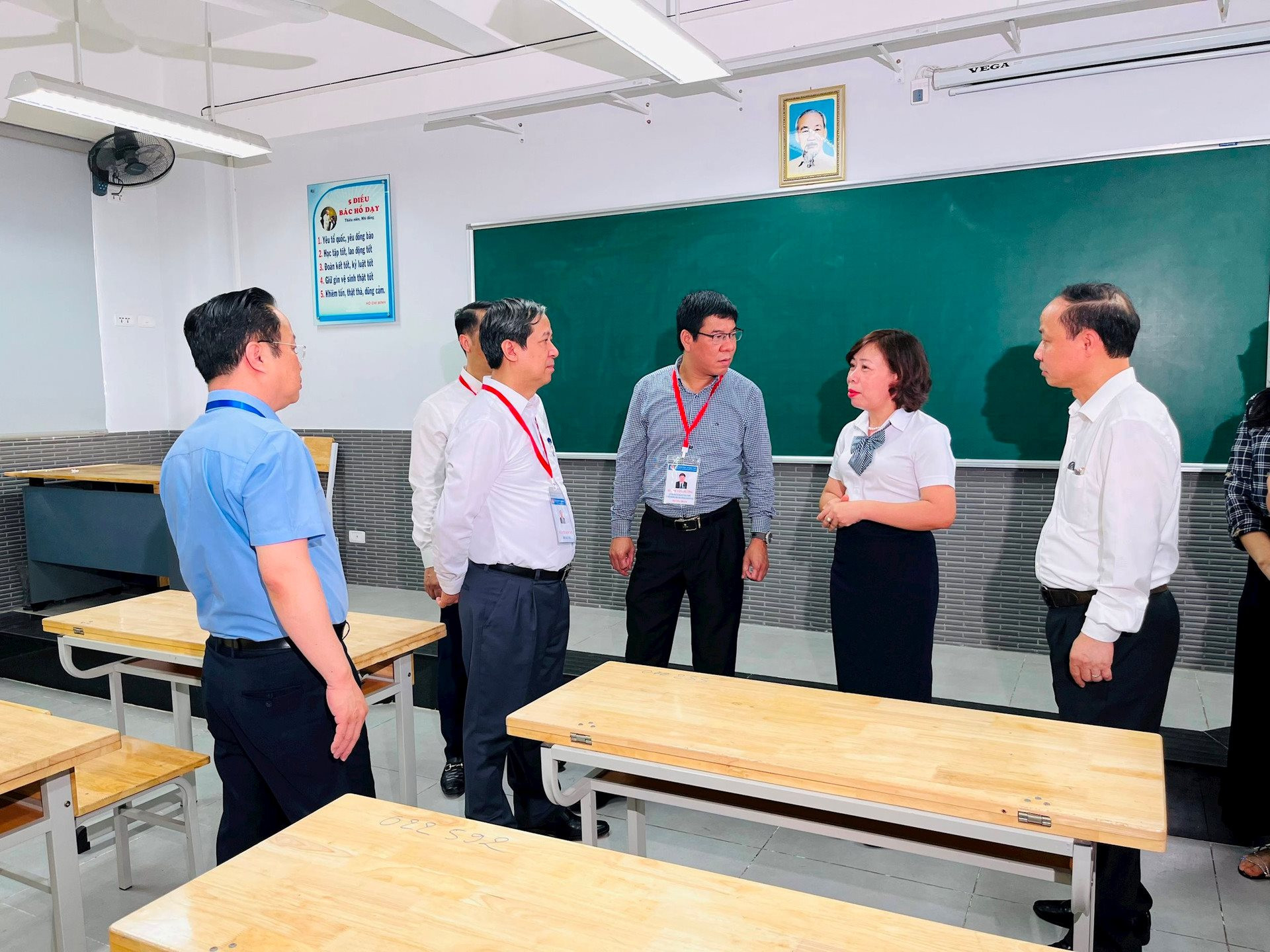 Bộ trưởng Bộ GD&ĐT Nguyễn Kim Sơn kiểm tra công tácchuẩn bị thi tốt nghiệp THPT năm 2023 tại Hà Nội