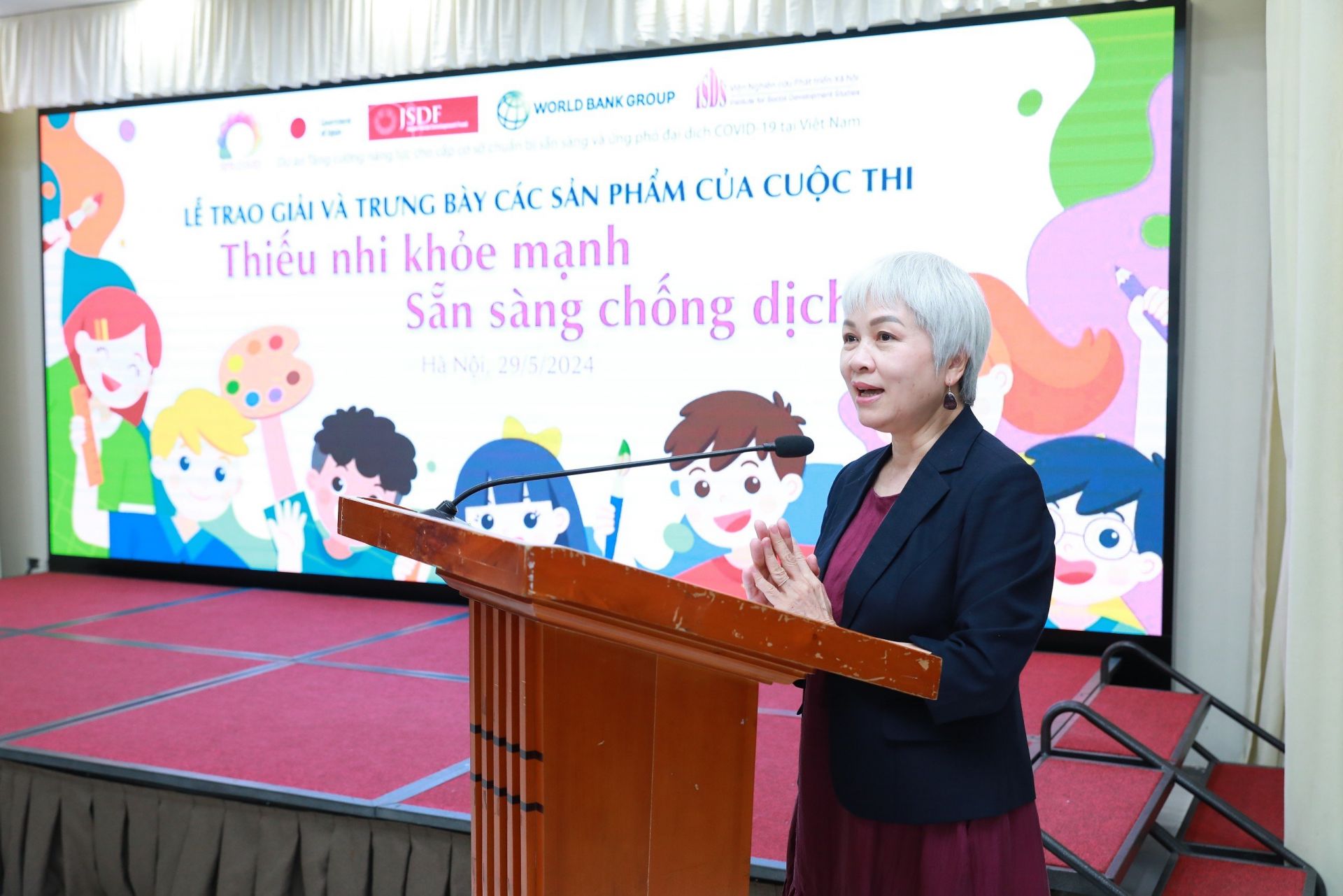 Tiến sĩ Khuất Thu Hồng, Giám đốc dự án phát biểu tại Lễ trao giải. 