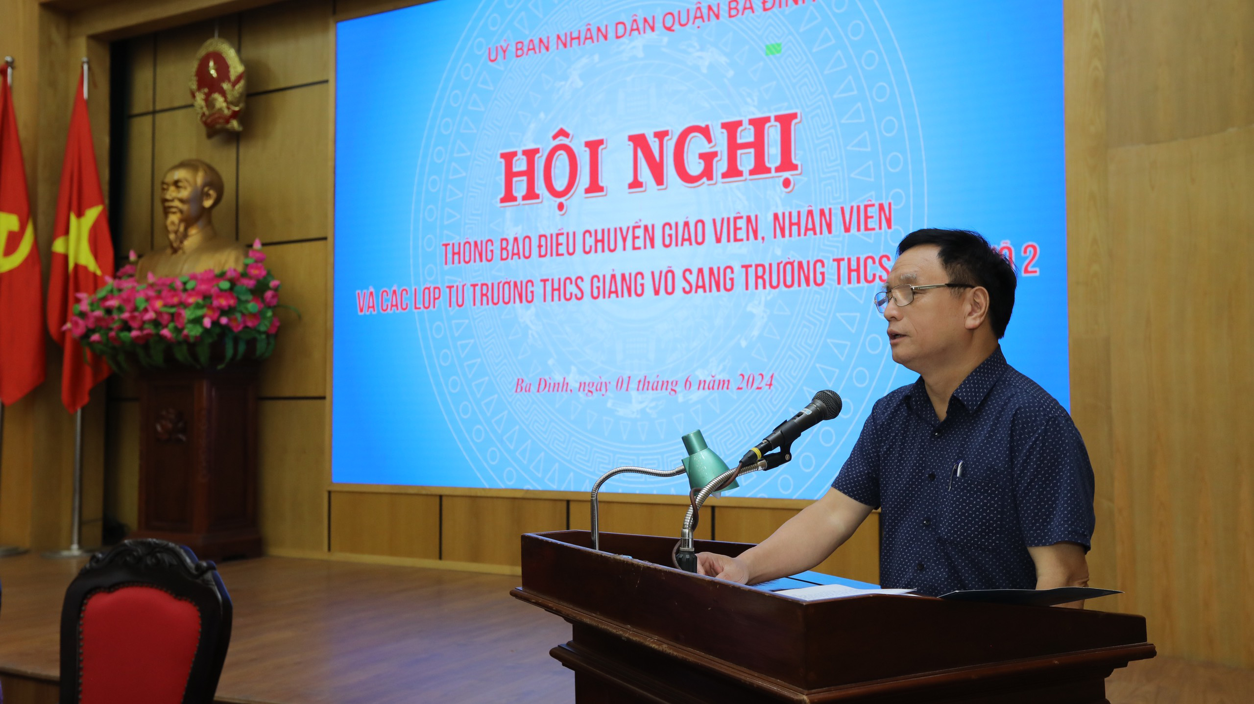 Ông Nguyễn Mạnh Cường, Trưởng phòng Nội vụ quận Ba Đình phát biểu tại hội nghị.