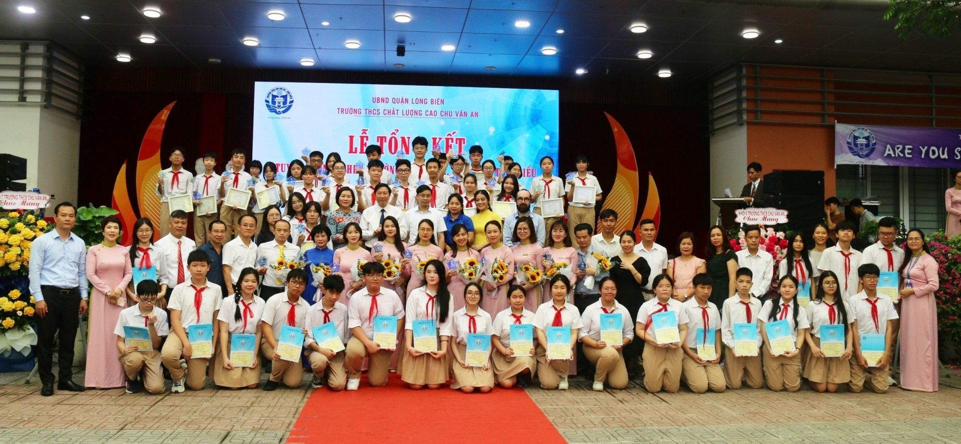 Những thành quả ngọt ngào của tập thể thầy cô giáo và học sinh nhà trường đã góp phần làm nên “thương hiệu” trường THCS chất lượng cao Chu Văn An. 