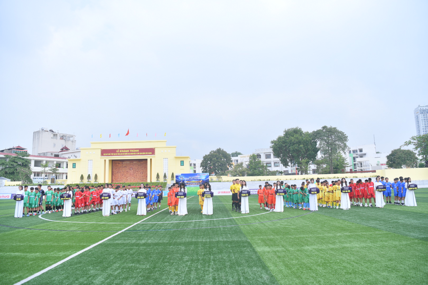 Lễ Khai mạc được diễn ra trang trọng tại Sân vận động tỉnh Bắc Giang.