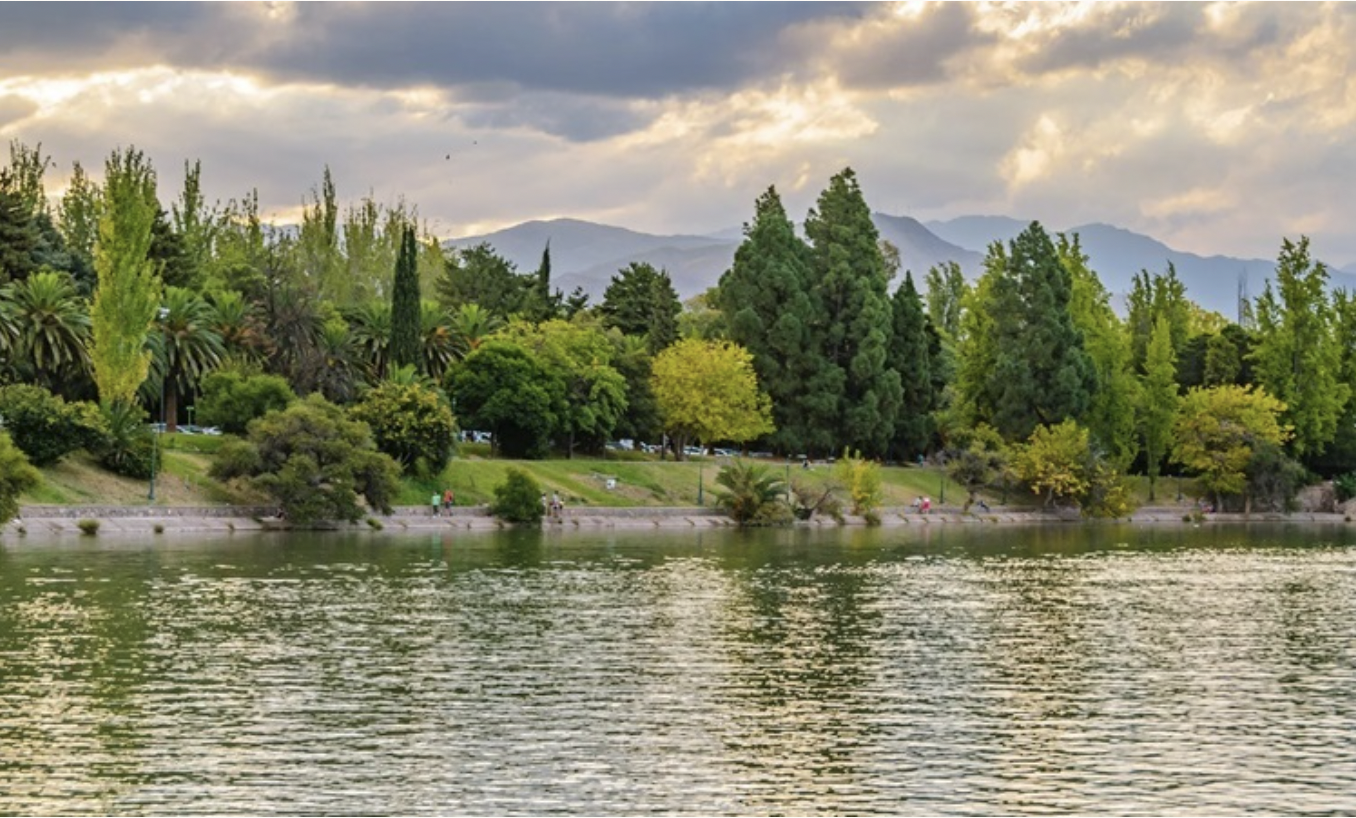 Hồ O’Higgins/San Martín là một hồ sông băng ở Patagonia.