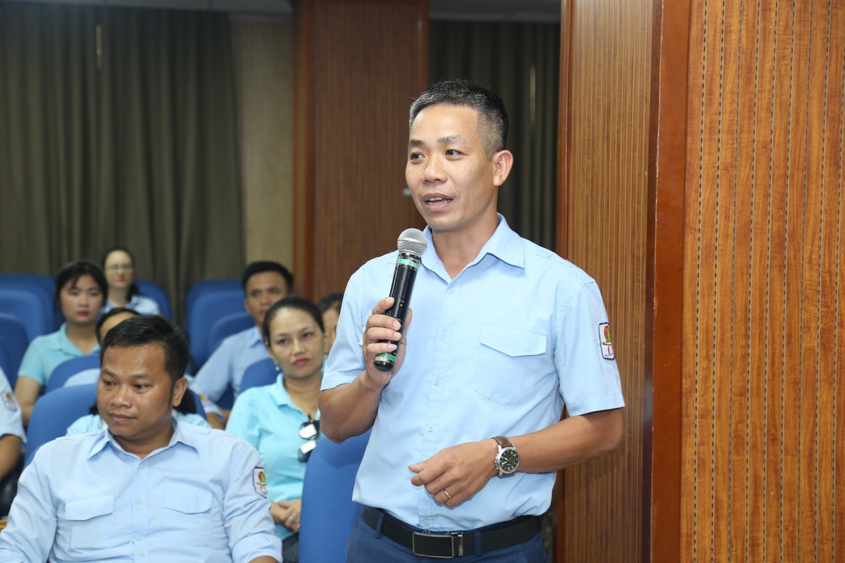 Các đại biểu giáo viên TPT Đội TP. Đà Nẵng chia sẻ tại buổi gặp mặt