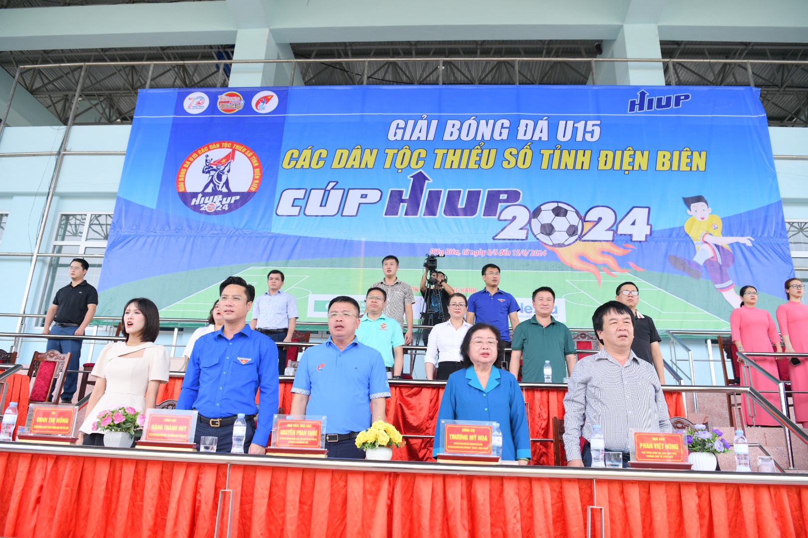Các vị đại biểu tham dự Lễ Bế mạc Giải Bóng đá các dân tộc thiểu số tỉnh Điện Biên - Cup HIUP 2024.