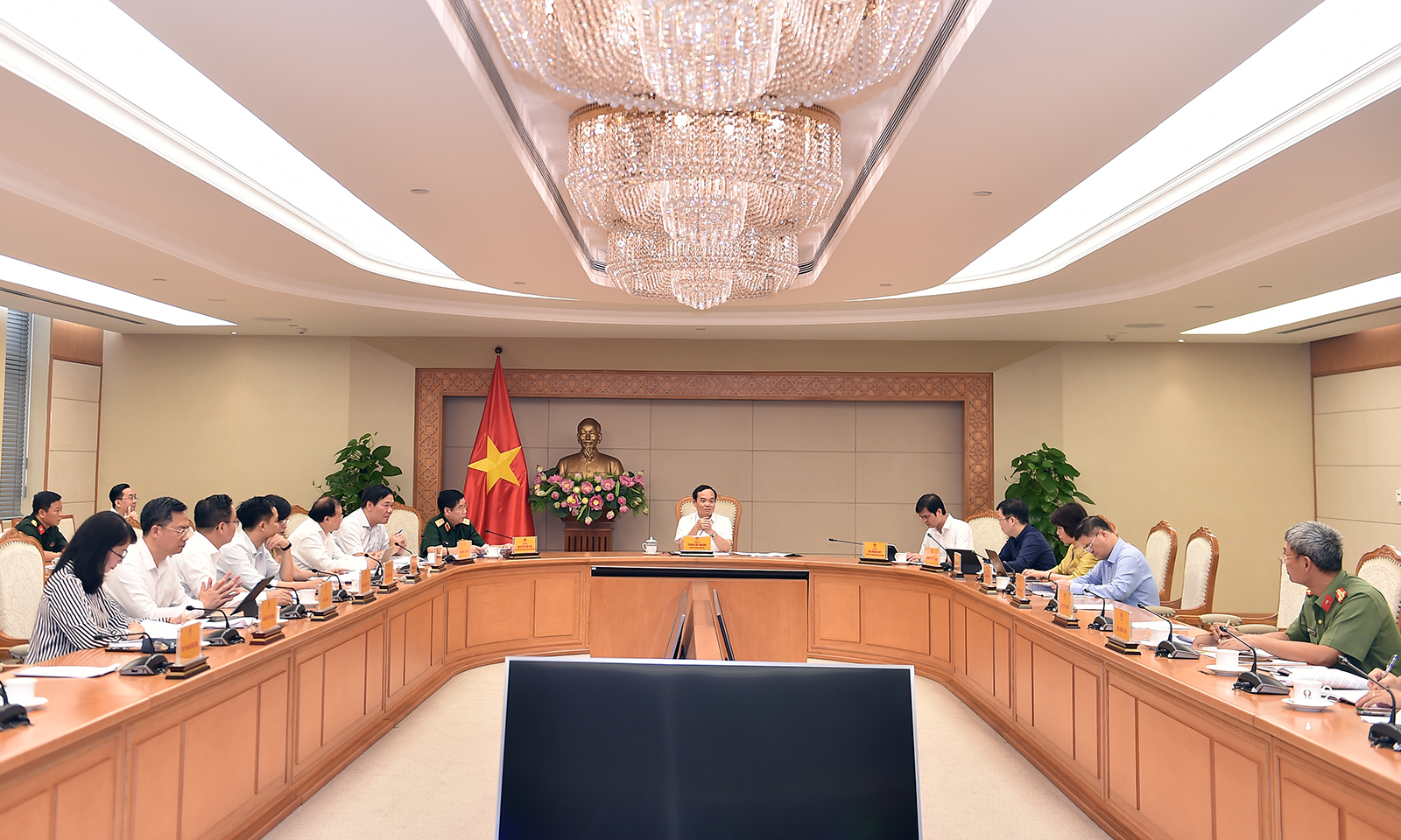 Phó Thủ tướng Trần Lưu Quang chủ trì cuộc họp.