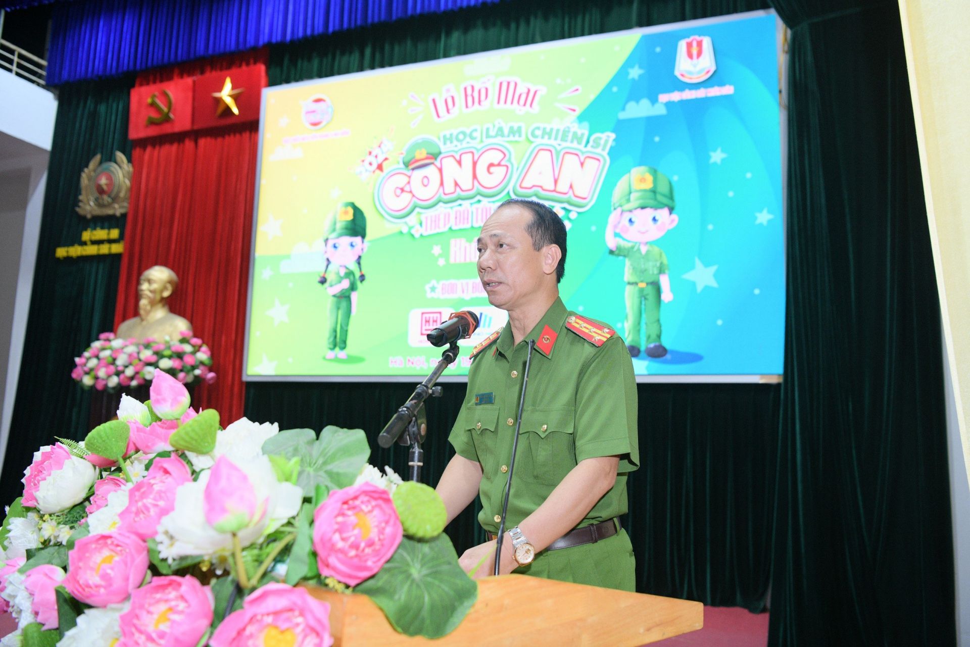 Đại tá PGS.TS Trần Quang Huyên - Phó Giám đốc Học viện Cảnh sát nhân dân phát biểu tại Lễ Bế mạc.
