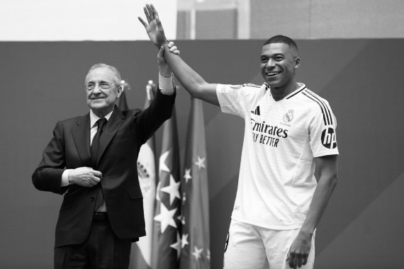 Mbappe chính thức ra mắt Real Madrid