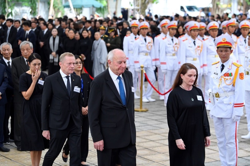 Đoàn New Zealand vào viếng Tổng Bí thư Nguyễn Phú Trọng.