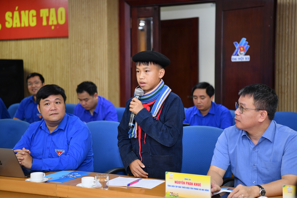 Bạn Thào Mí Phềnh tự tin nói lên những tâm tư, nguyện vọng của mình