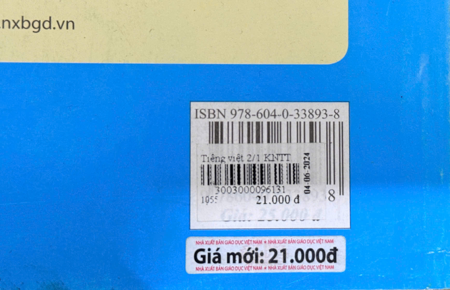 Cuốn SGK Tiếng Việt tập 1 bộ Kết nối tri thức với cuộc sống có giá bìa 25.000 đồng, có giá mới giảm về 21.000 đồng.