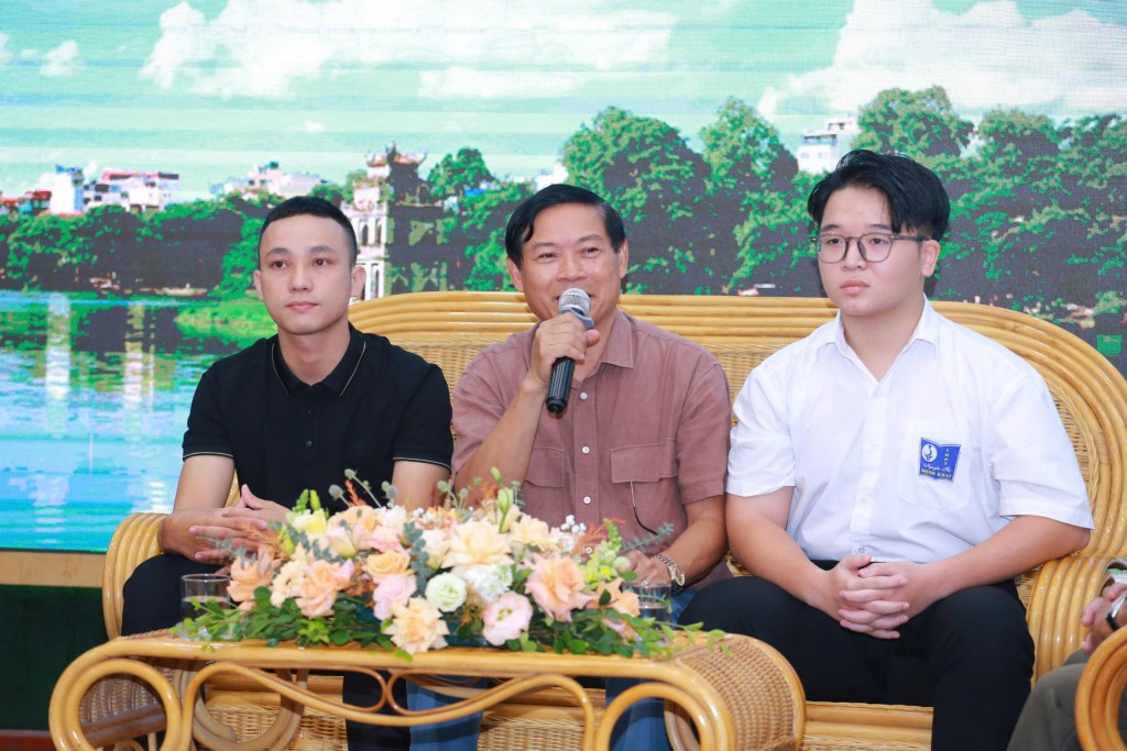 Ông Phạm Thanh Học, nguyên Phó Trưởng ban Thường trực Ban Tuyên giáo Thành uỷ Hà Nội chia sẻ tại buổi toạ đàm