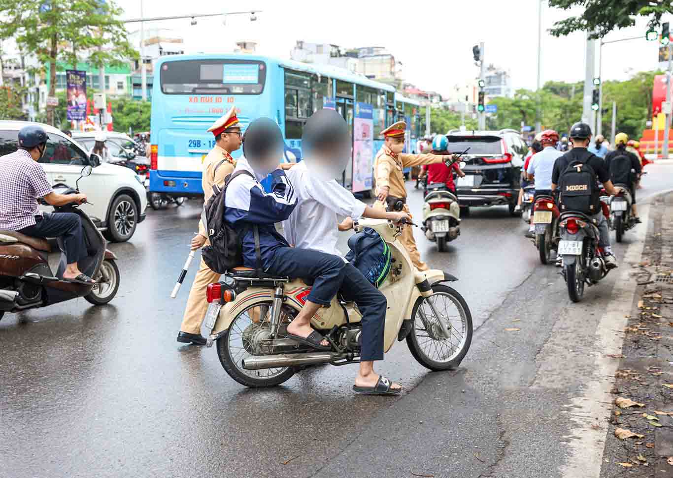 Nhiều trường hợp vi phạm bị phát hiện trong buổi sáng cùng ngày