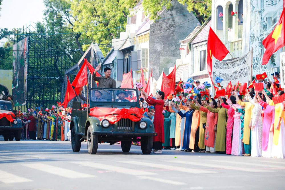 Chương trình được tổ chức tại khu vực tượng đài vua Lý Thái Tổ và các sân khấu phụ tại vườn hoa đền Bà Kiệu, quảng trường Đông Kinh - Nghĩa Thục, nhà hát đương đại Việt Nam, ngã tư Lê Thái Tổ - Bà Triệu - Tràng Thi - Hàng Khay.