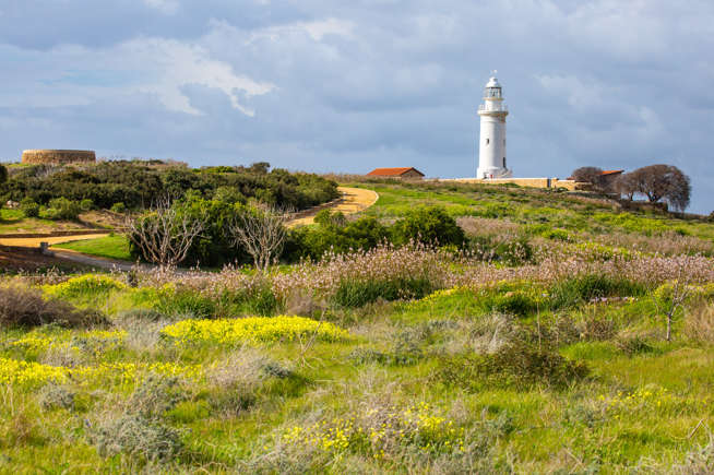 Ngọn hải đăng ở Kato, Paphos, Síp: Ngọn là hải đăng này là điểm thu hút chính ở Công viên Khảo cổ Kato Paphos, vẫn đang được khai quật. 