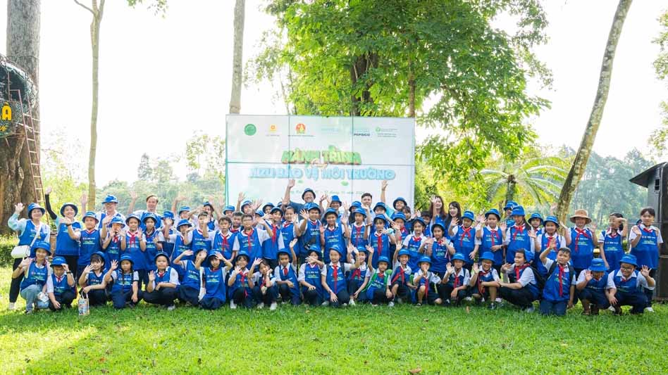 Chạm vào thiên nhiên để thấy hơn một nụ cười của trẻ