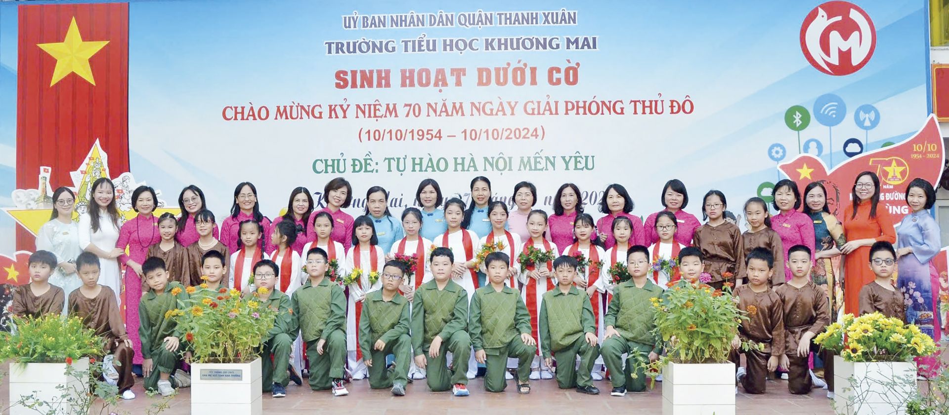 Cô trò nhà trường biểu
diễn các tiết mục văn nghệ
Chào mừng 70 năm Ngày Giải
phóng Thủ đô.