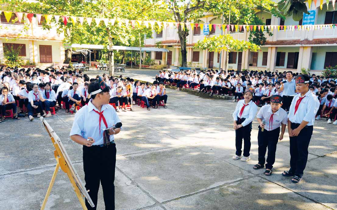 Gay cấn phần thi “Xem hình đoán nghĩa”.